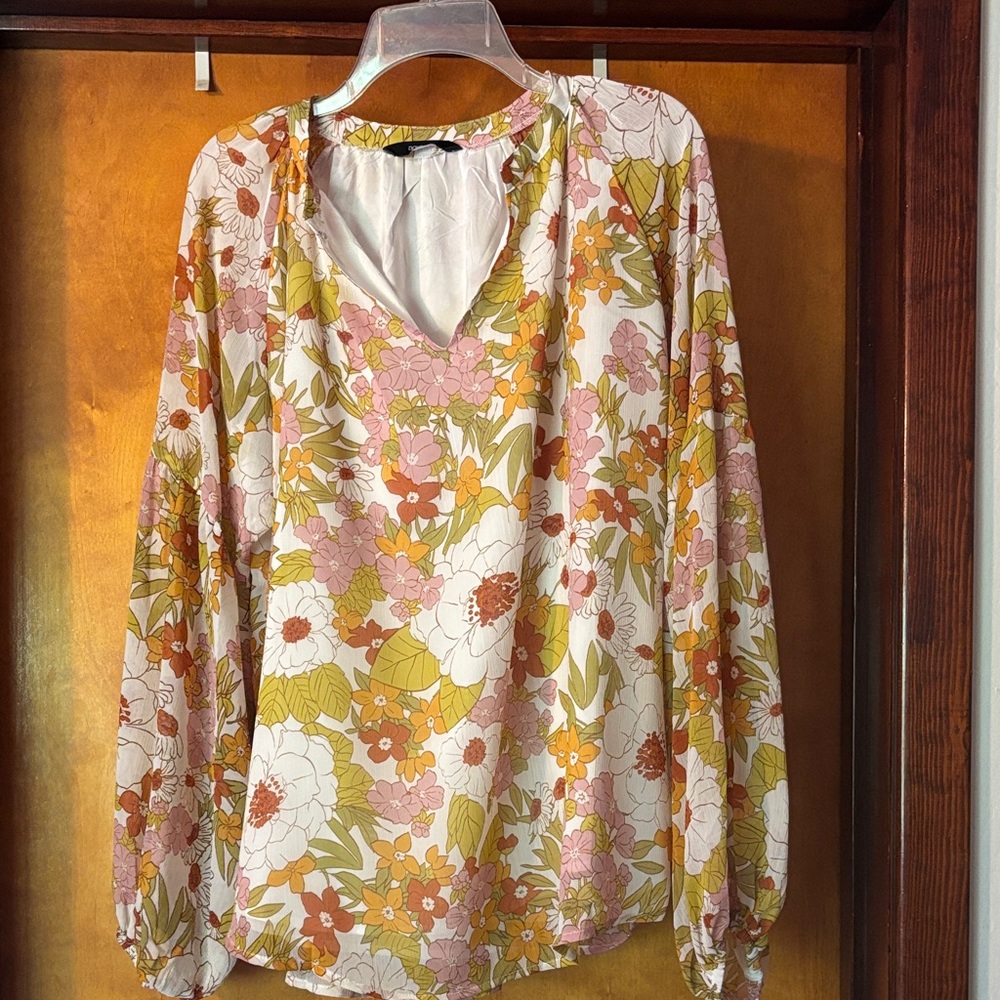 Dokotoo Floral Long Sleeve Women's Top - Semi-sheer, lined. Women’s XL